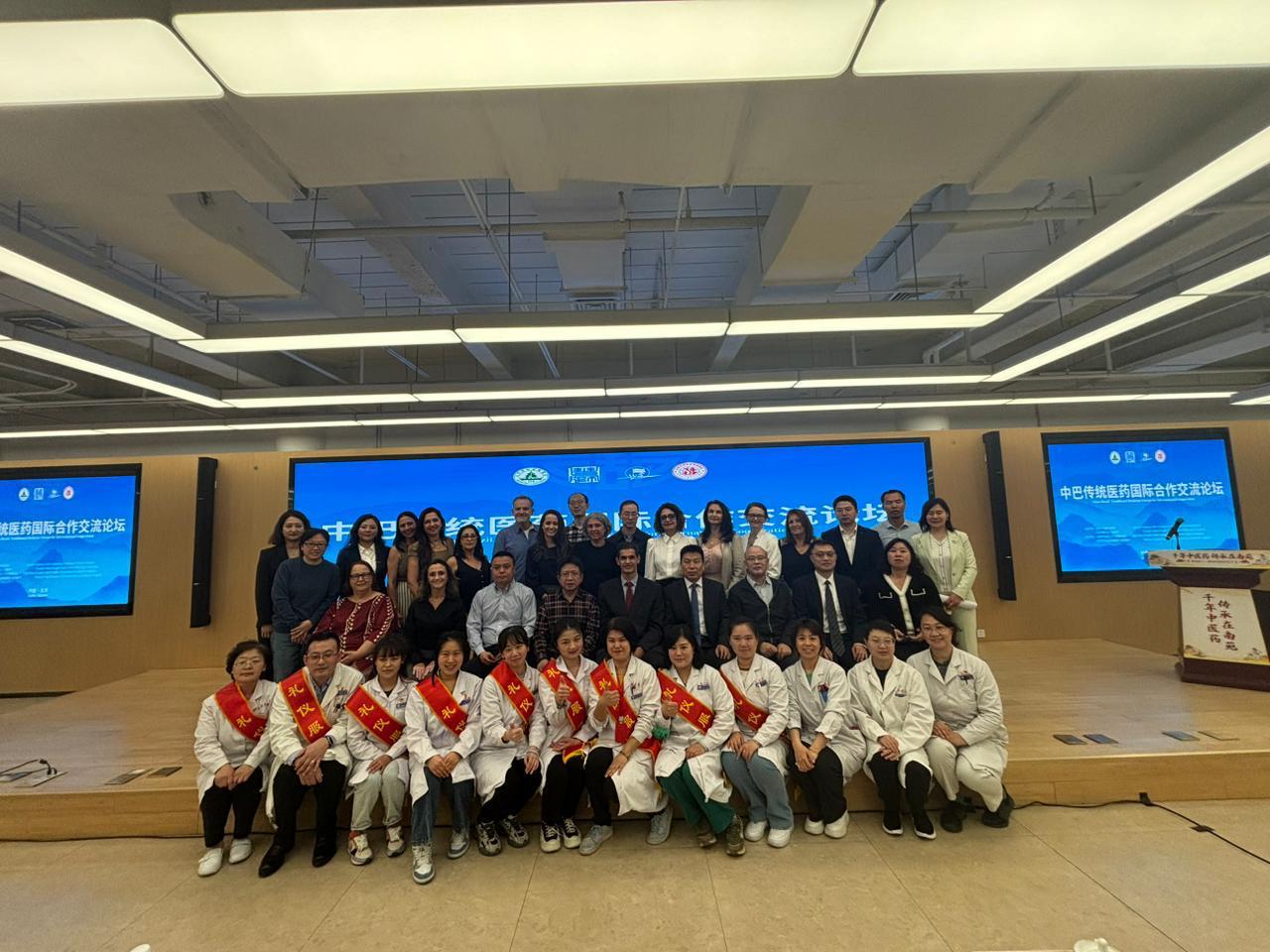 Participantes reunidos na China